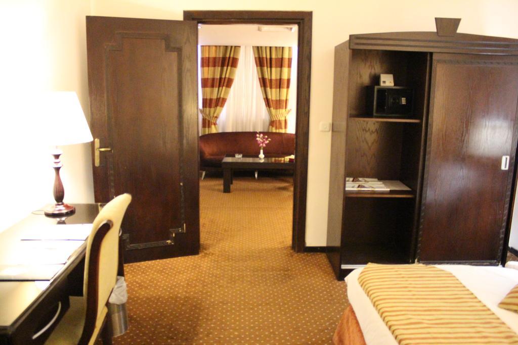 Al Fanar Palace Hotel And Suites Амман Экстерьер фото