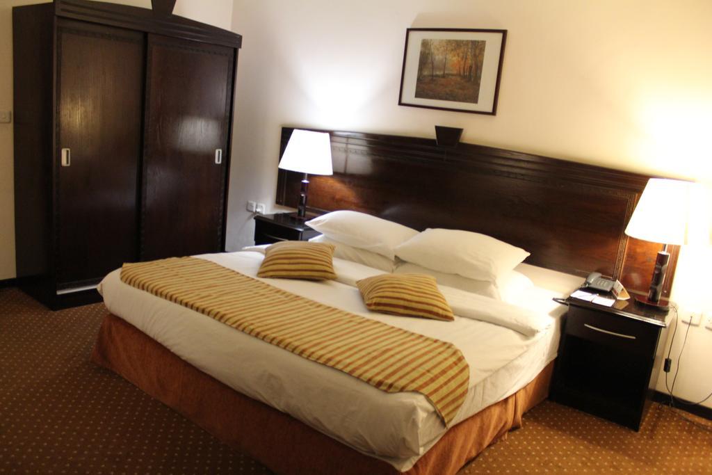 Al Fanar Palace Hotel And Suites Амман Экстерьер фото